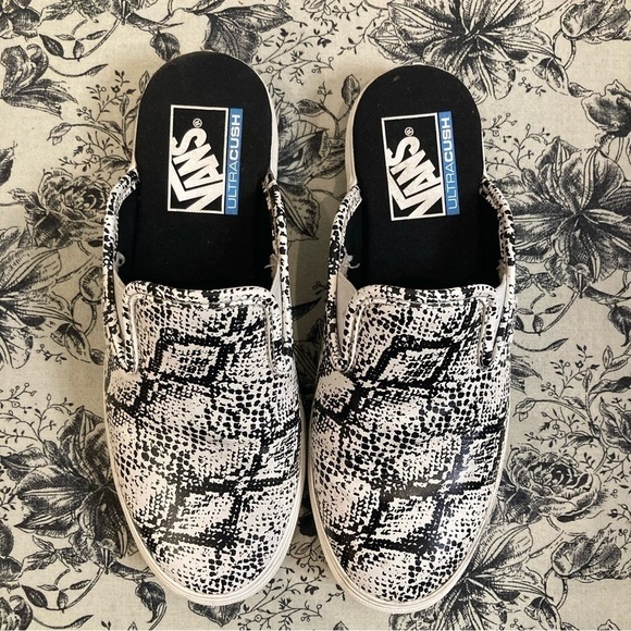VANS OFF THE  WALL Sz 7 Snake Skin Print Slip On Mules - Picture 3 of 11